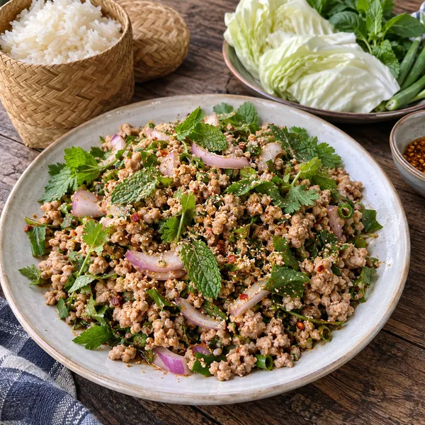 ラープ（挽き肉のハーブ和え）のイメージ