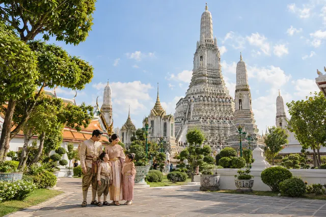 タイの衣装でワット・アルン撮影のイメージ